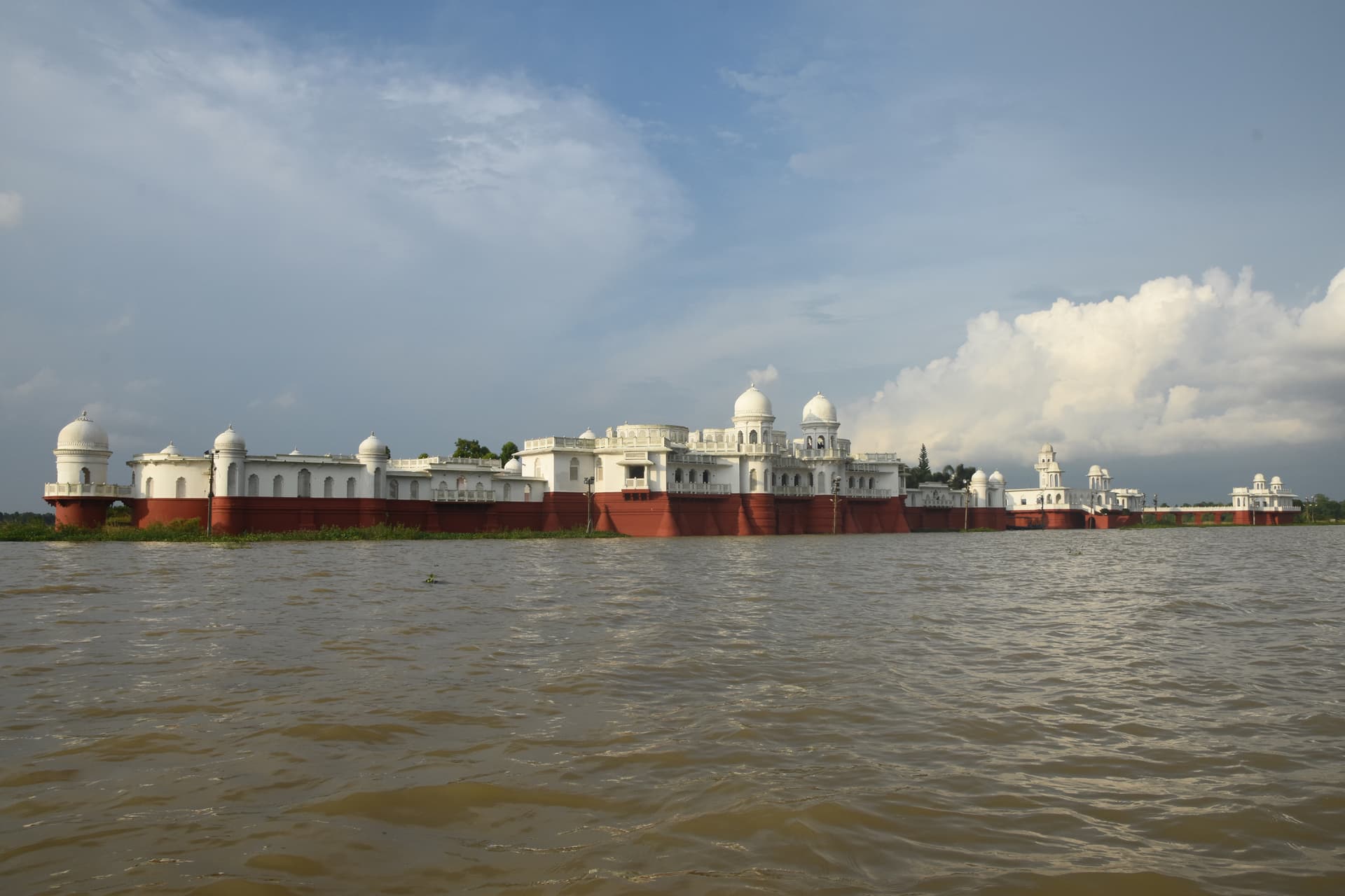 শীতকালীন সৌন্দর্যে নীড়মহল।ছবি/৩৬৫.